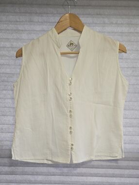 Blanc Du Nil White Sleeveless Button-Front Top
